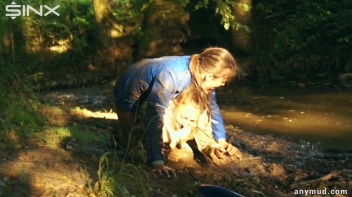 Naughty Thief Gets Into Muddy Catfight With Police Woman Screencap 36 on www.sinx.com