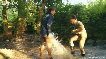Naughty Thief Gets Into Muddy Catfight With Police Woman Screencap 39 on www.sinx.com