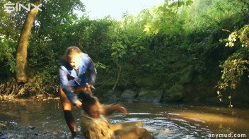 Naughty Thief Gets Into Muddy Catfight With Police Woman Screencap 53 on www.sinx.com