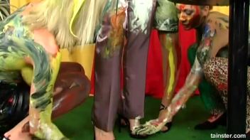 Messy Color Play Screencap 75 on www.sinx.com