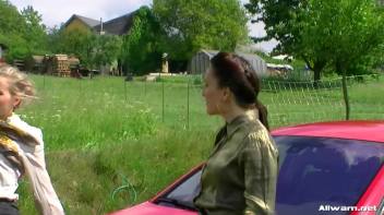 Dirty Eurobabes Need A Proper Washing Screencap 3 on www.sinx.com