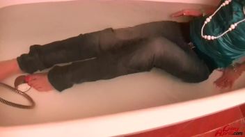 Take A Bath With Ferrera Screencap 23 on www.sinx.com