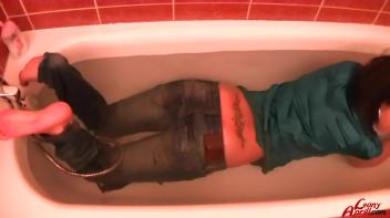 Take A Bath With Ferrera Screencap 32 on www.sinx.com