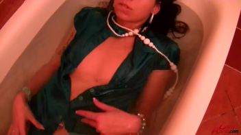 Take A Bath With Ferrera Screencap 47 on www.sinx.com