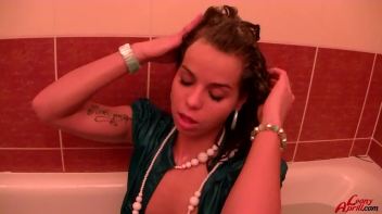 Take A Bath With Ferrera Screencap 50 on www.sinx.com