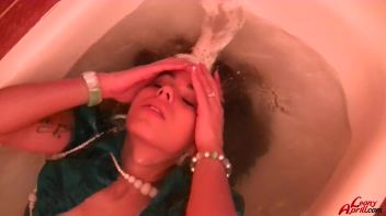 Take A Bath With Ferrera Screencap 56 on www.sinx.com