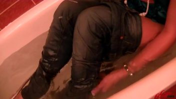 Take A Bath With Ferrera Screencap 59 on www.sinx.com