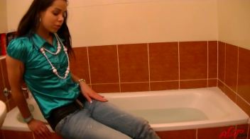 Take A Bath With Ferrera Screencap 6 on www.sinx.com