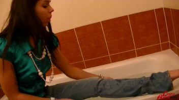 Take A Bath With Ferrera Screencap 8 on www.sinx.com