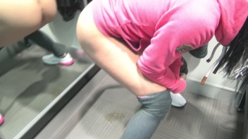 Die Piss Queen ist zurück Screencap 8 on www.sinx.com