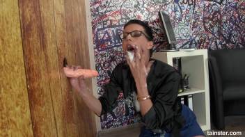 I need our signature here please Screencap 25 on www.sinx.com