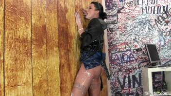 I need our signature here please Screencap 78 on www.sinx.com