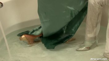 Fully Clothed Bath Buddies Screencap 55 on www.sinx.com