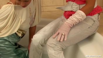 Fully Clothed Bath Buddies Screencap 59 on www.sinx.com