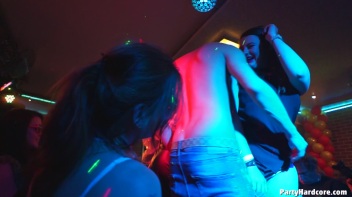 Party Hardcore Gone Crazy Vol. 36 Part 1 - Cam 2 Screencap 28 on www.sinx.com