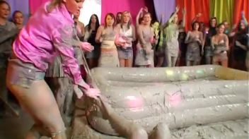 Mudslinging Eurobabes Screencap 11 on www.sinx.com