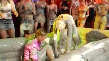 Mudslinging Eurobabes Screencap 15 on www.sinx.com