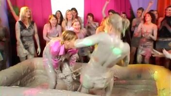 Mudslinging Eurobabes Screencap 16 on www.sinx.com