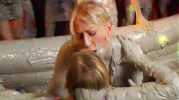 Mudslinging Eurobabes Screencap 18 on www.sinx.com