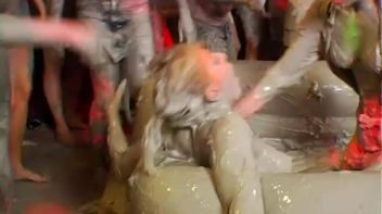 Mudslinging Eurobabes Screencap 26 on www.sinx.com