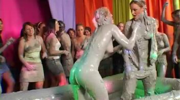 Mudslinging Eurobabes Screencap 31 on www.sinx.com