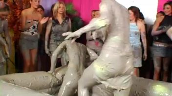 Mudslinging Eurobabes Screencap 33 on www.sinx.com