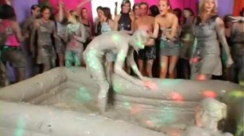 Mudslinging Eurobabes Screencap 43 on www.sinx.com