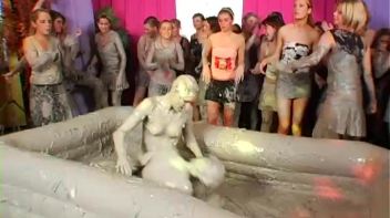 Mudslinging Eurobabes Screencap 44 on www.sinx.com