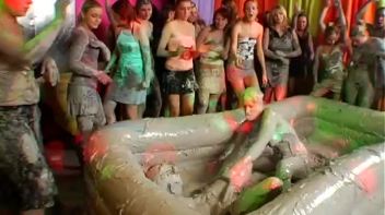 Mudslinging Eurobabes Screencap 47 on www.sinx.com