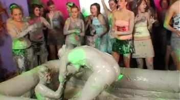 Mudslinging Eurobabes Screencap 48 on www.sinx.com