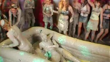 Mudslinging Eurobabes Screencap 51 on www.sinx.com
