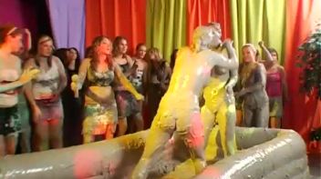 Mudslinging Eurobabes Screencap 55 on www.sinx.com