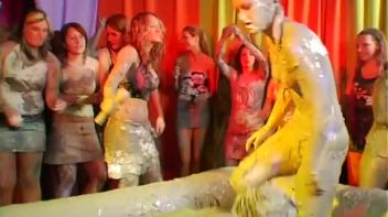 Mudslinging Eurobabes Screencap 57 on www.sinx.com