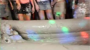 Mudslinging Eurobabes Screencap 64 on www.sinx.com