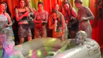 Mudslinging Eurobabes Screencap 80 on www.sinx.com