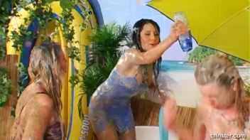 Soapy Battle Only Creates a Mess Screencap 98 on www.sinx.com