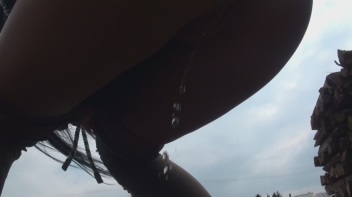 Outdoorpissen Screencap 4 on www.sinx.com