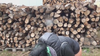 Outdoorpissen Screencap 10 on www.sinx.com