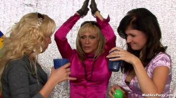 Creamy Games Part 2 Screencap 6 on www.sinx.com