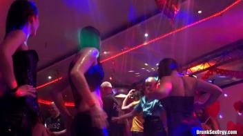 Valentine's Day Vaginas Part 4 - Shower Cam Screencap 56 on www.sinx.com