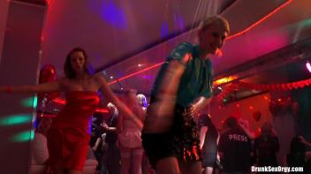 Valentine's Day Vaginas Part 4 - Shower Cam Screencap 58 on www.sinx.com