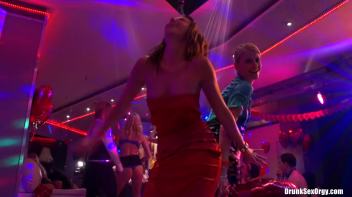 Valentine's Day Vaginas Part 4 - Shower Cam Screencap 60 on www.sinx.com