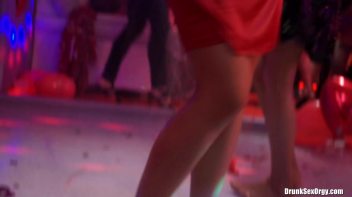 Valentine's Day Vaginas Part 4 - Shower Cam Screencap 61 on www.sinx.com