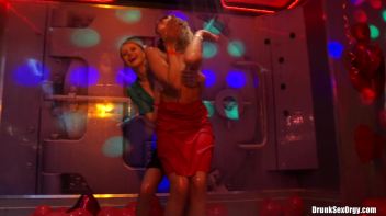 Valentine's Day Vaginas Part 4 - Shower Cam Screencap 67 on www.sinx.com