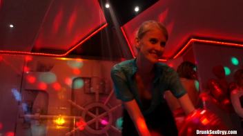 Valentine's Day Vaginas Part 4 - Shower Cam Screencap 68 on www.sinx.com