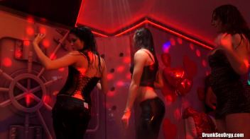 Valentine's Day Vaginas Part 4 - Shower Cam Screencap 32 on www.sinx.com