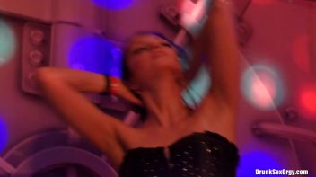 Valentine's Day Vaginas Part 4 - Shower Cam Screencap 34 on www.sinx.com