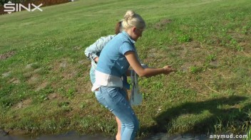 Hot Babes Catfight In Muddy Stream Screencap 11 on www.sinx.com
