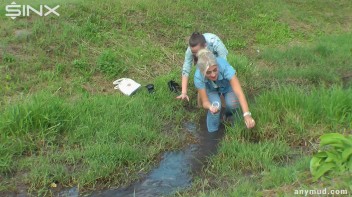 Hot Babes Catfight In Muddy Stream Screencap 18 on www.sinx.com