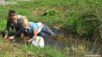 Hot Babes Catfight In Muddy Stream Screencap 30 on www.sinx.com